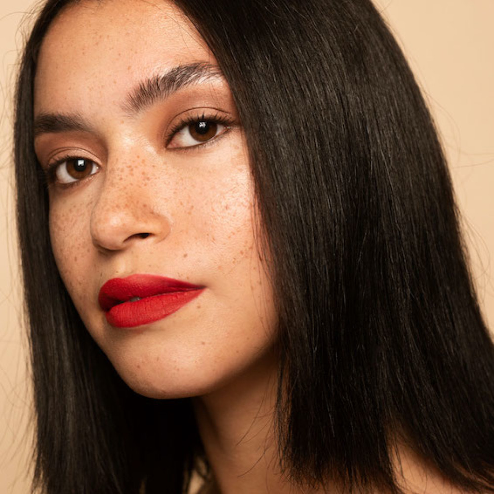 Online makeup artist program Art of Colors makeup artist school